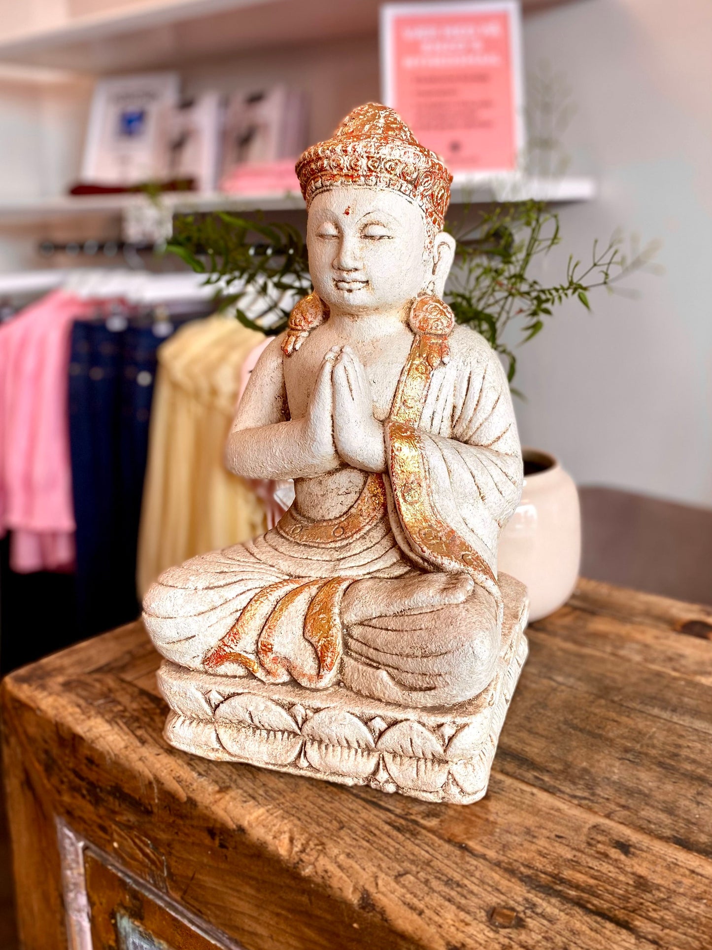 Lys & guld Bali Buddha i sten