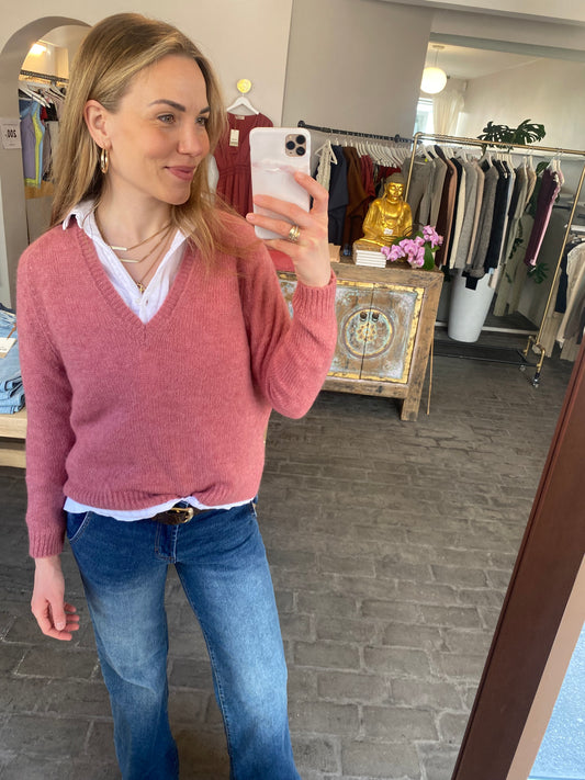 Sibin Linnebjerg | Lavender v-hals sweater | Hindbær